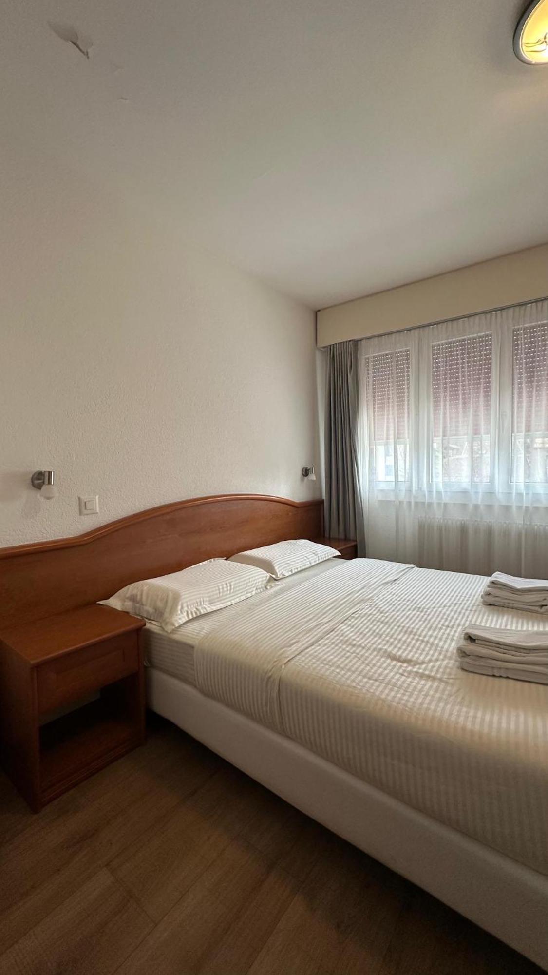 Hotel Du Quai Villeneuve Kültér fotó