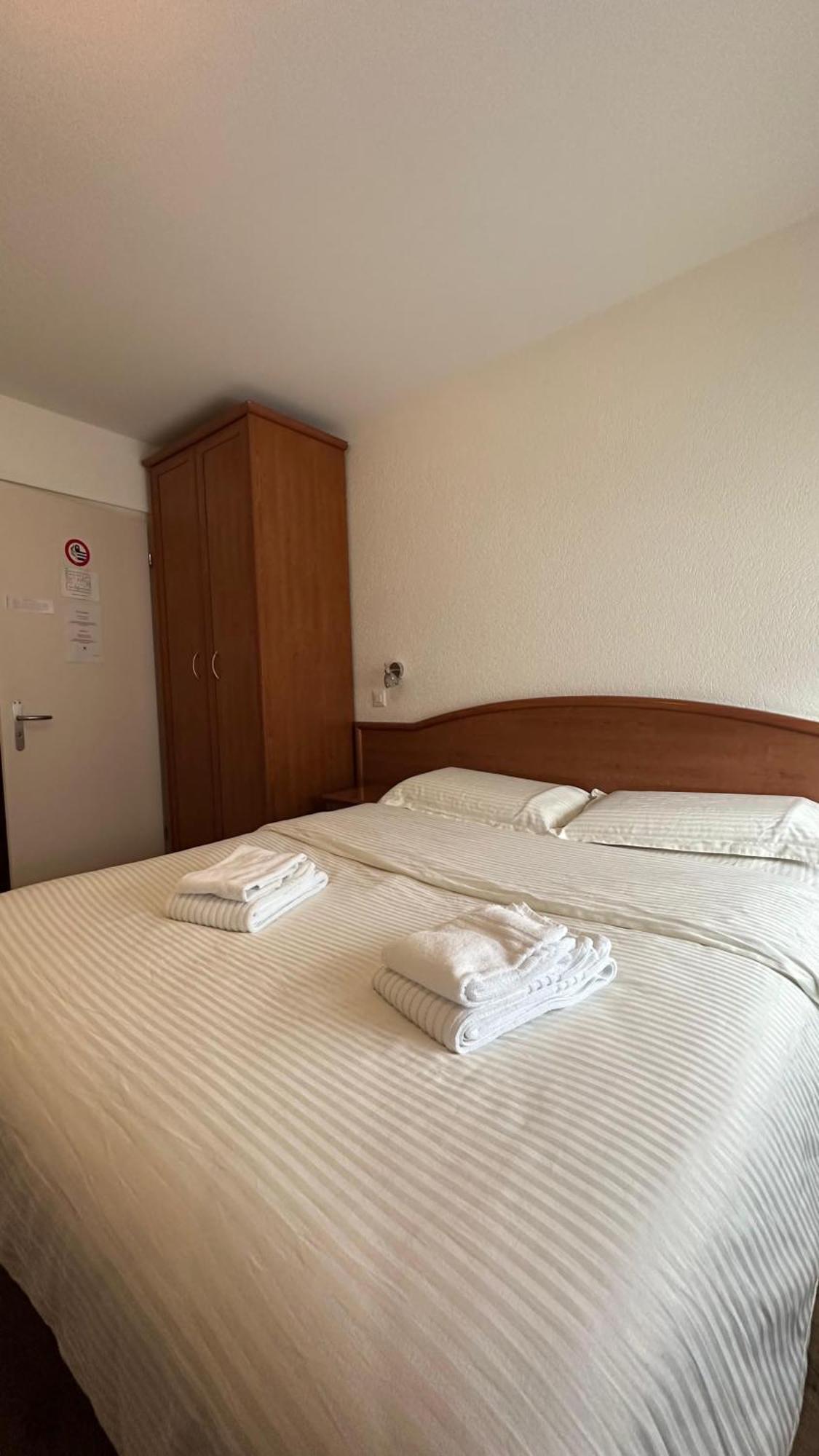 Hotel Du Quai Villeneuve Kültér fotó