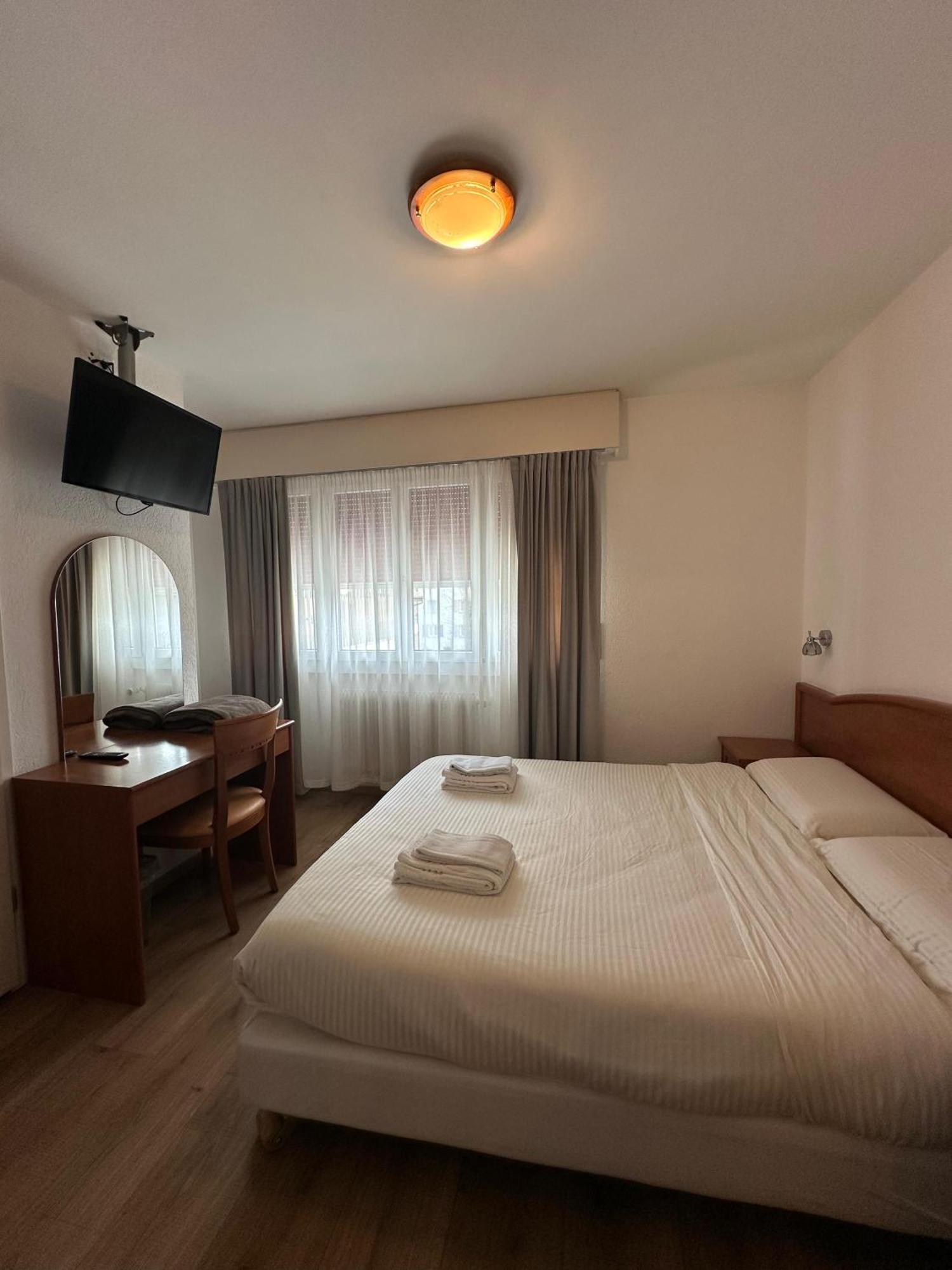 Hotel Du Quai Villeneuve Kültér fotó