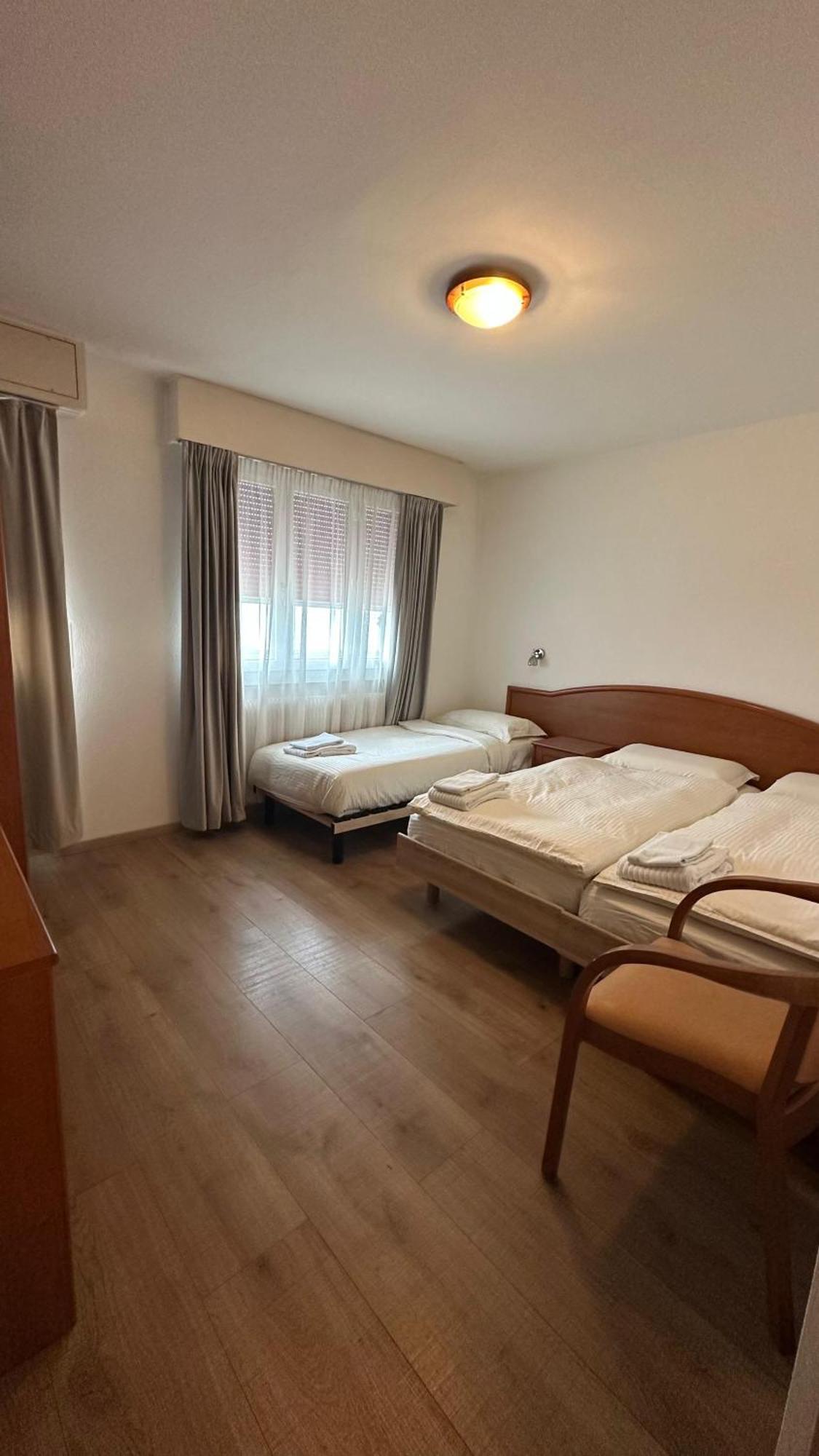 Hotel Du Quai Villeneuve Kültér fotó