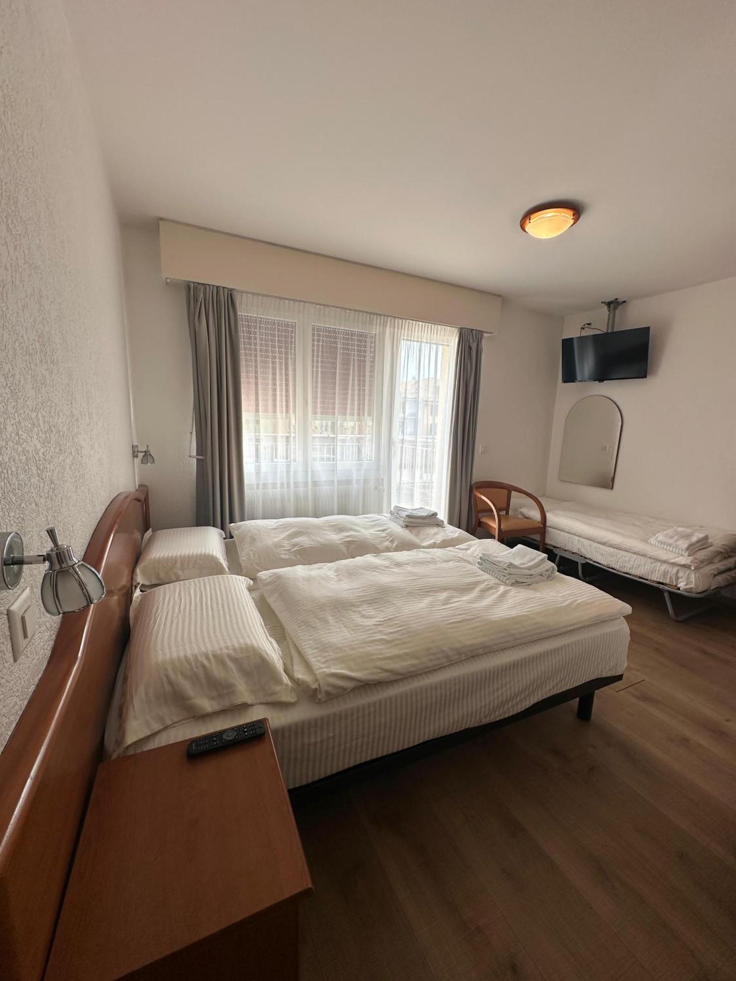 Hotel Du Quai Villeneuve Kültér fotó