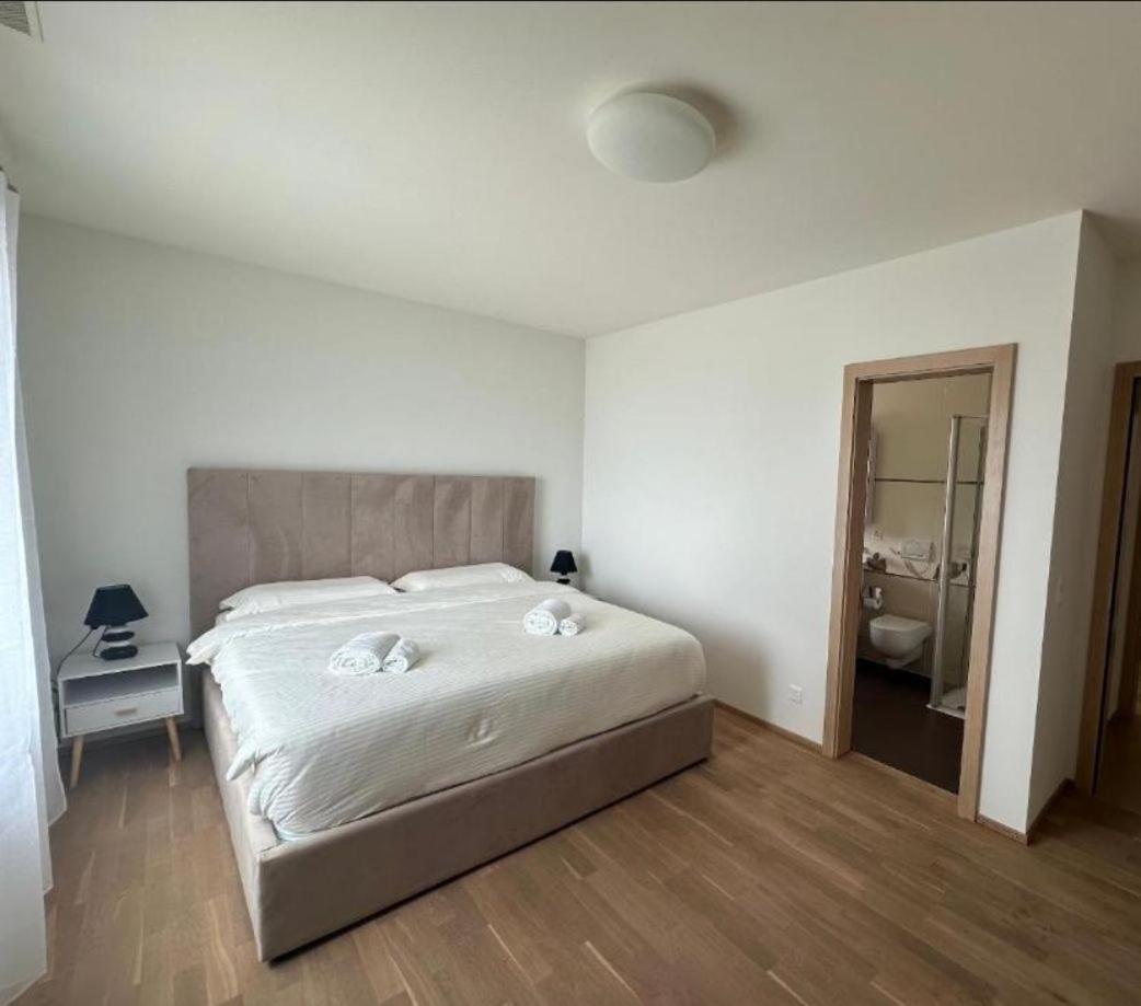 Hotel Du Quai Villeneuve Kültér fotó